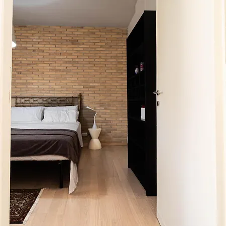 Centro * * * * *- S.croce In Gerusalemme Loft דירה רומא